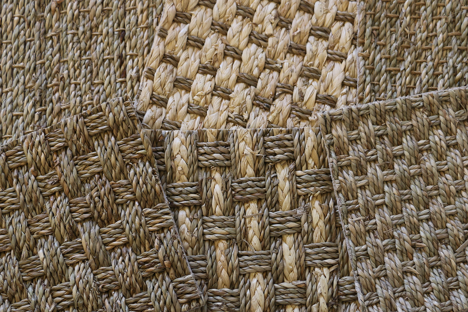 Hand-woven Rattan Carpets Round Straw Natural Plants Fiber Rugs