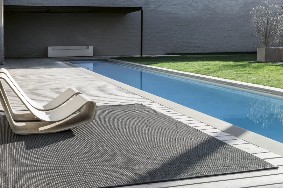 synthetic outdoor rug from Europe