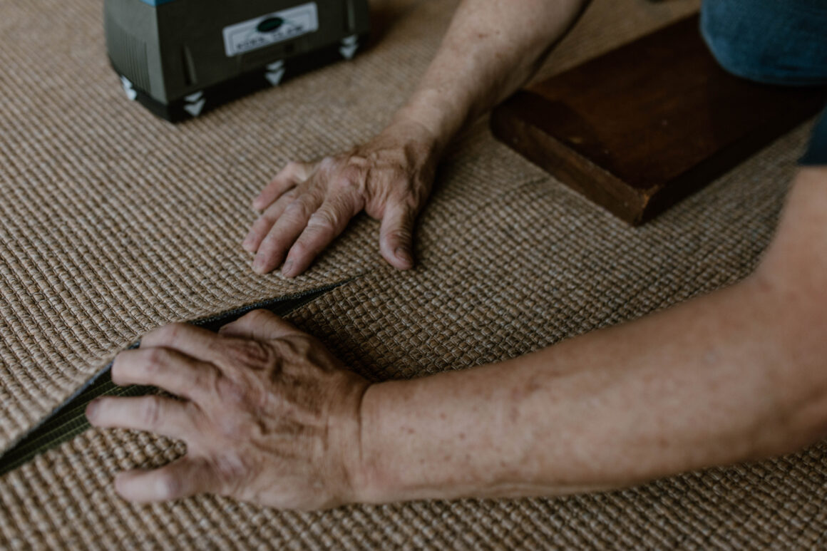 Flatwoven sisal carpet seam installation